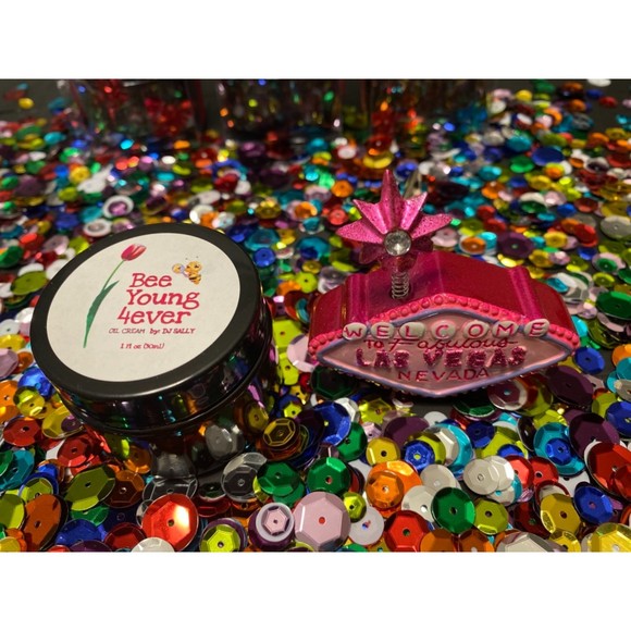 Bee Young 4ever Anti-Age Oil Cream High & Powerful ORGANIC Ingredients 1oz - Picture 2 of 5